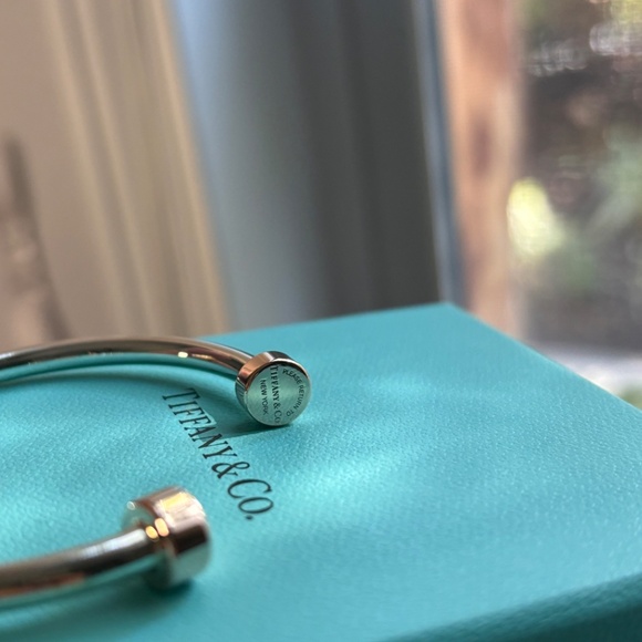 NEW Tiffany Rubedo Ends Circle Edge Cuff Bracelet - Picture 4 of 5